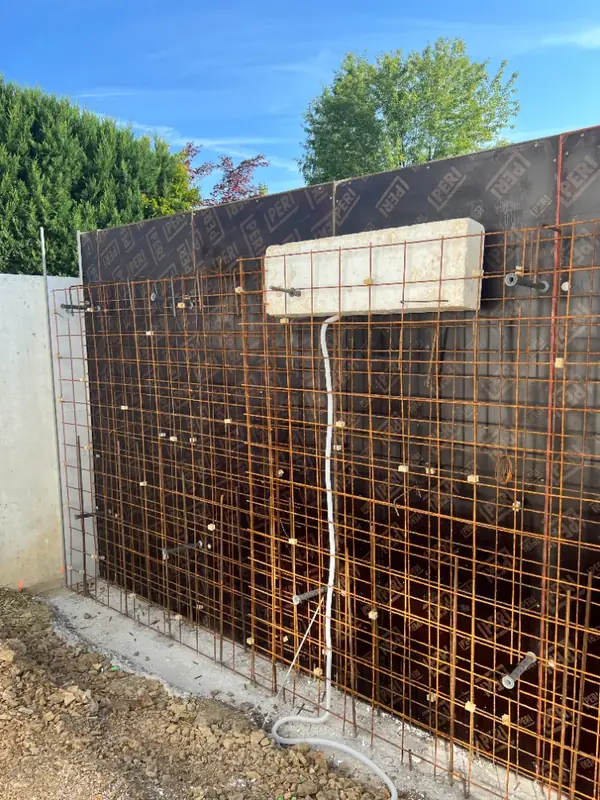 Architectural concrete fence, Šeberov – 1